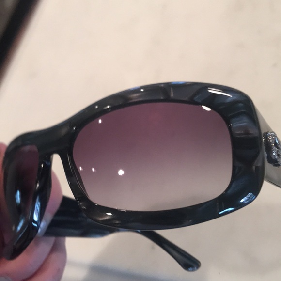 Ladies Gucci Marble Grey Sunglasses Like New!! - Picture 6 of 6